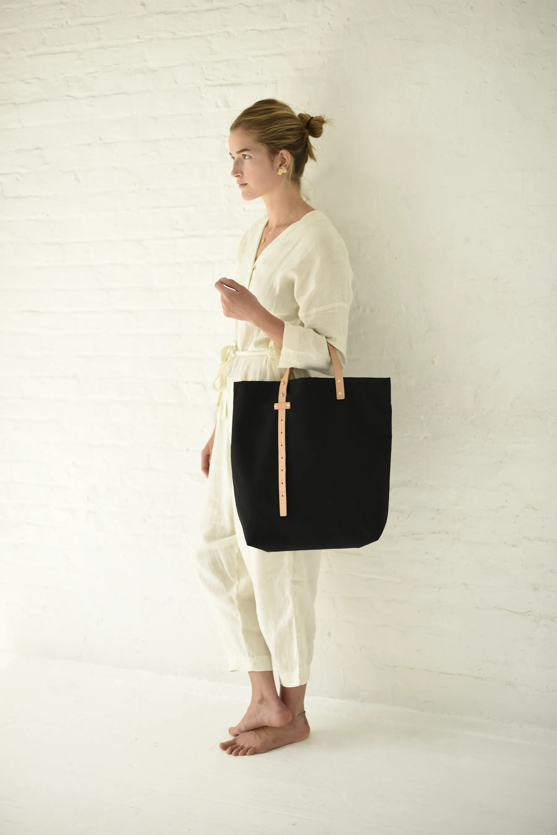 8.6.4 Design Small Nylon Tote Black