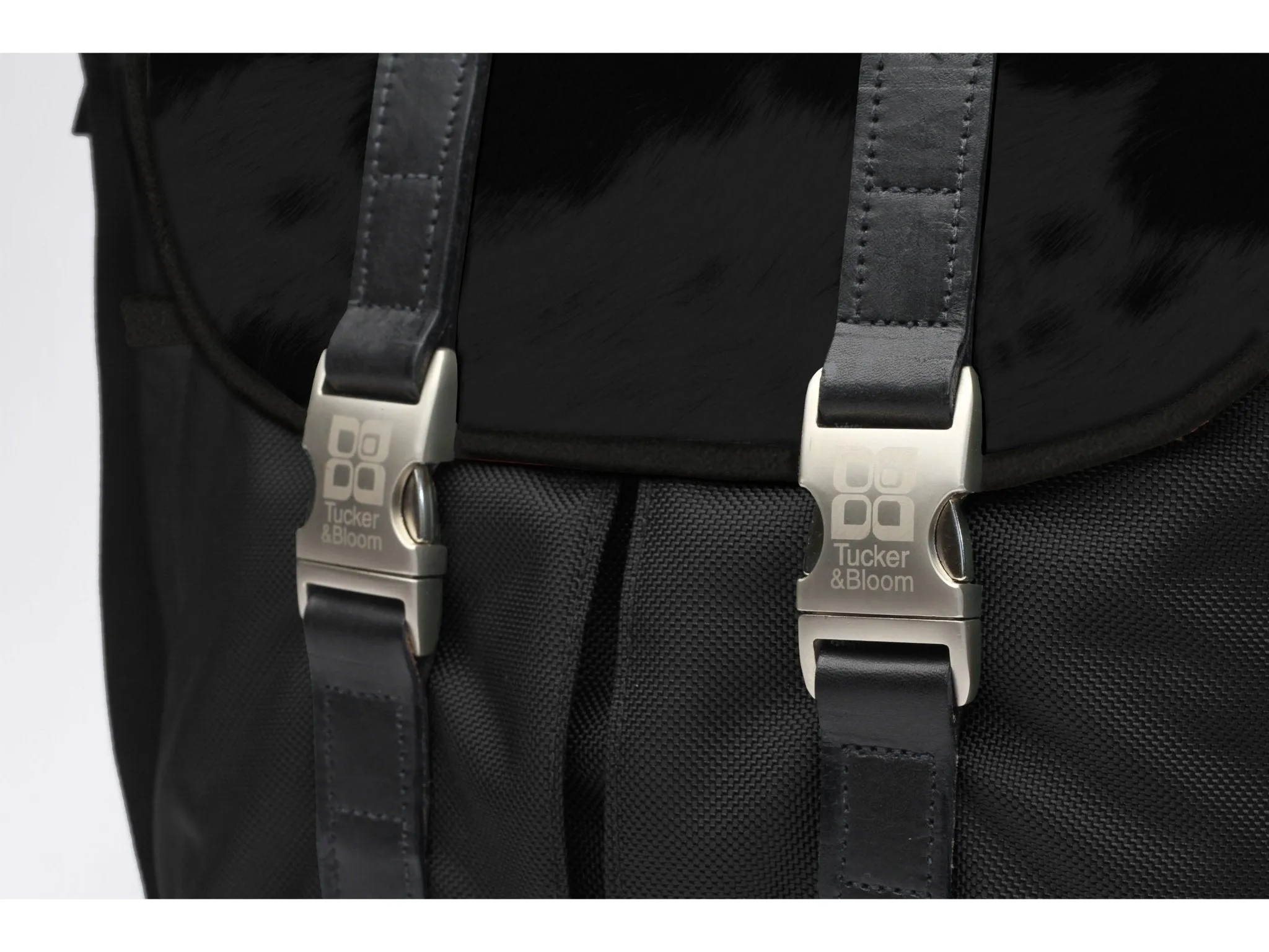 DELUXE NORTH TO SOUTH MESSENGER