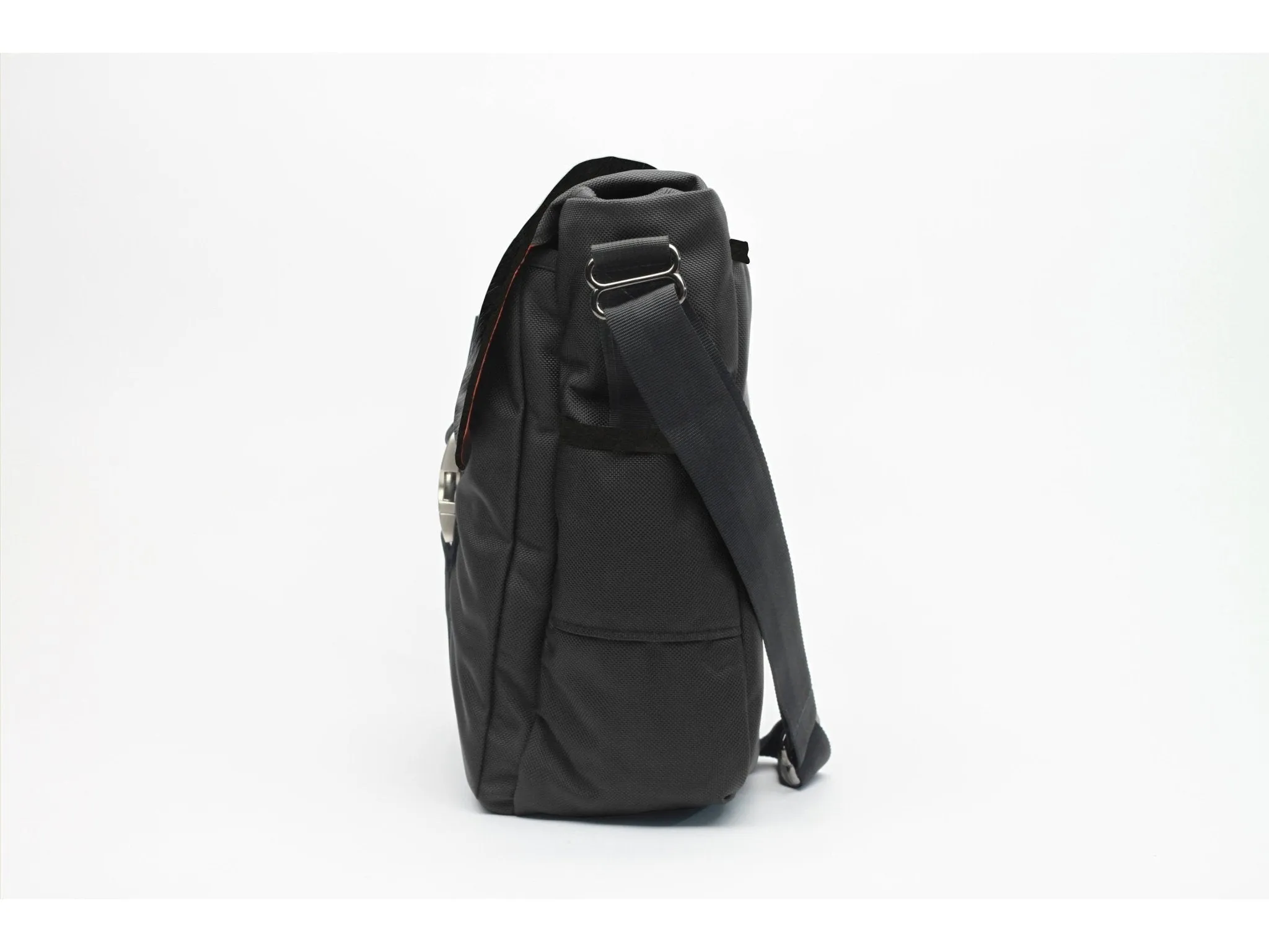 DELUXE NORTH TO SOUTH MESSENGER