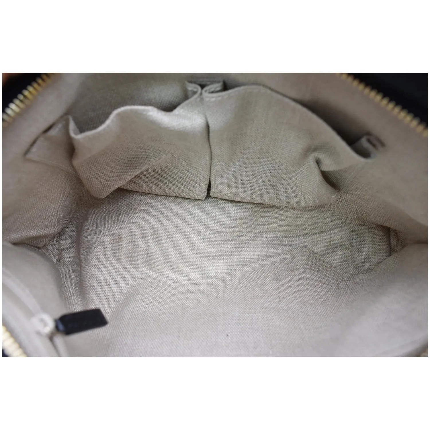 GUCCI Flat Microguccissima Leather Wallet Crossbody Black 607723