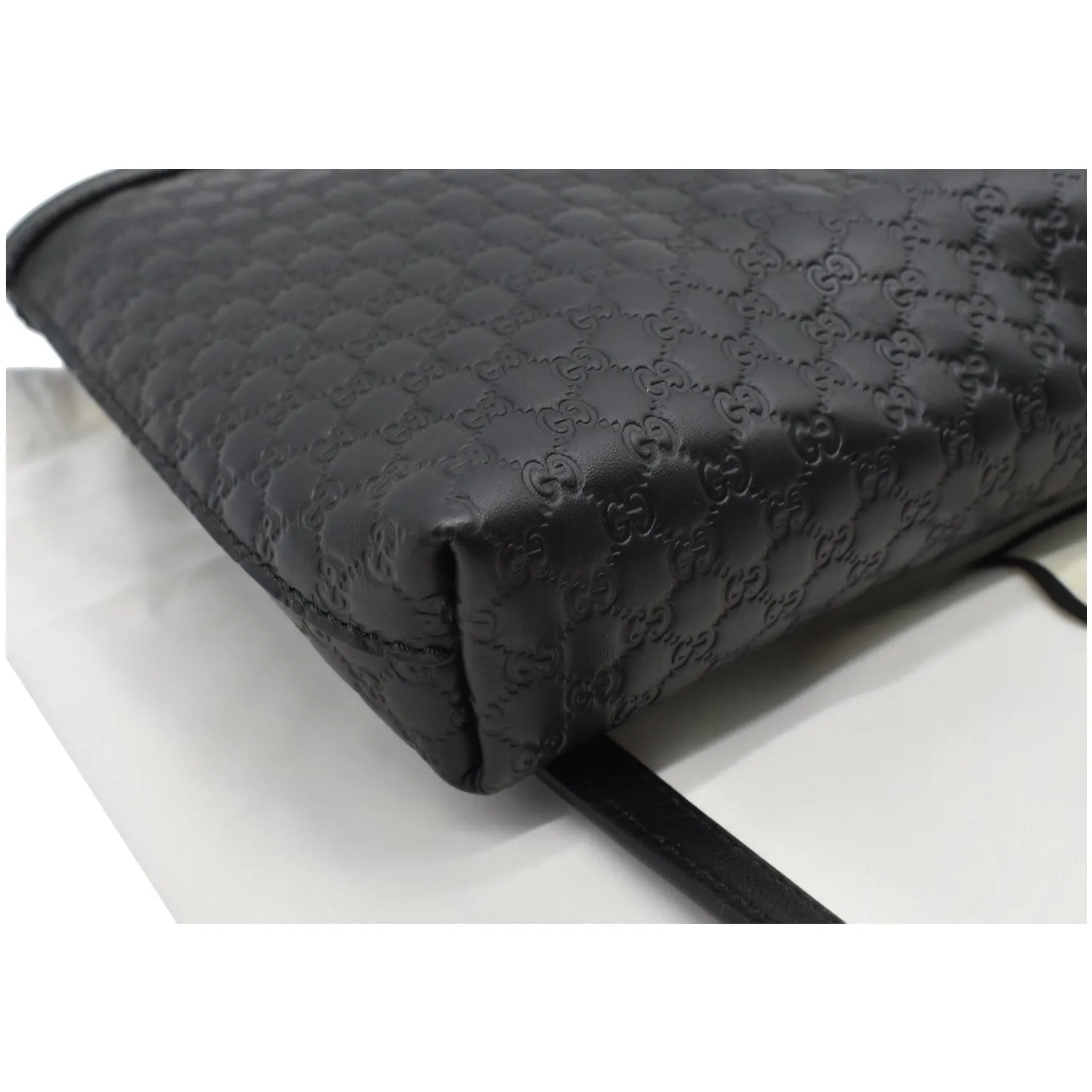 GUCCI Flat Microguccissima Leather Wallet Crossbody Black 607723