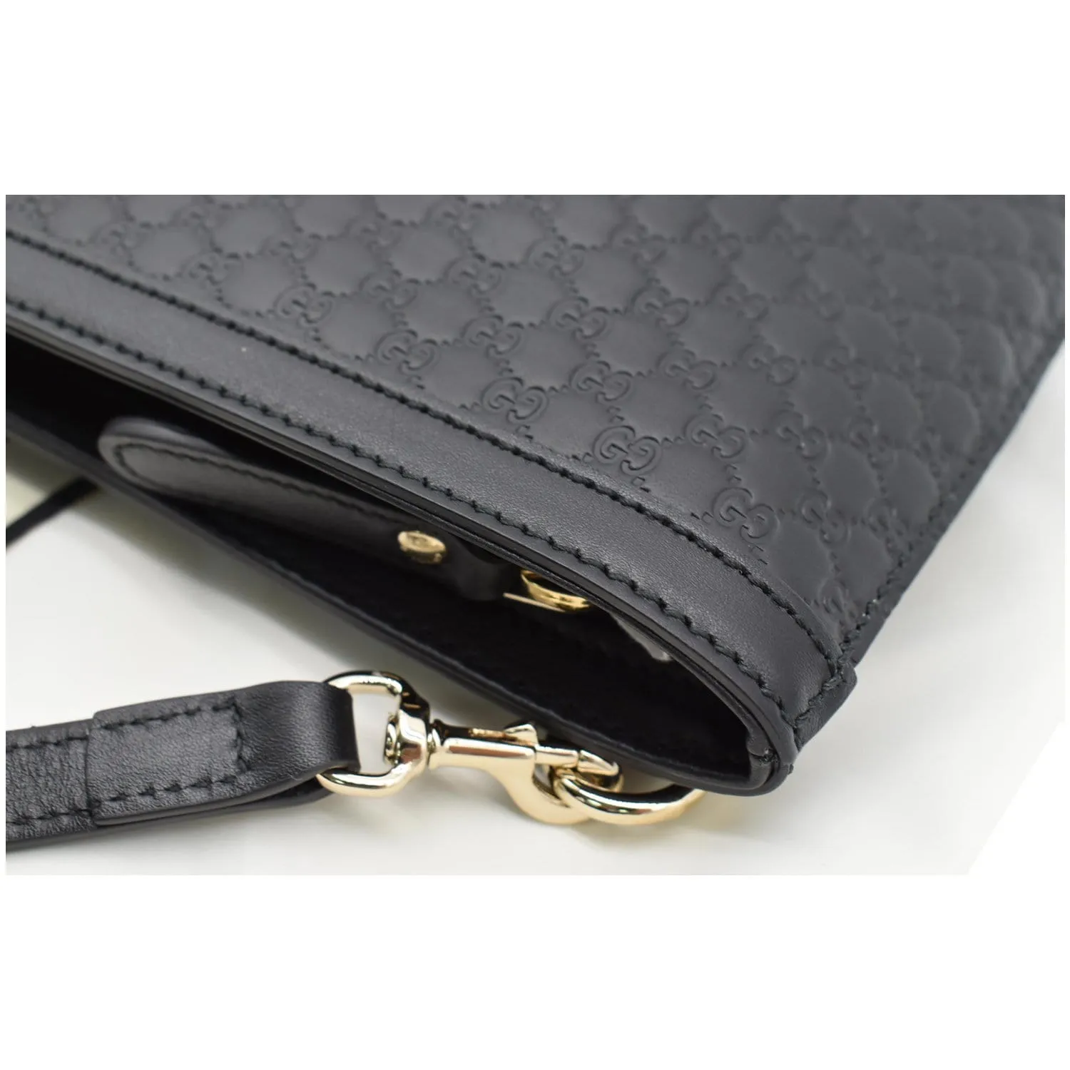 GUCCI Flat Microguccissima Leather Wallet Crossbody Black 607723
