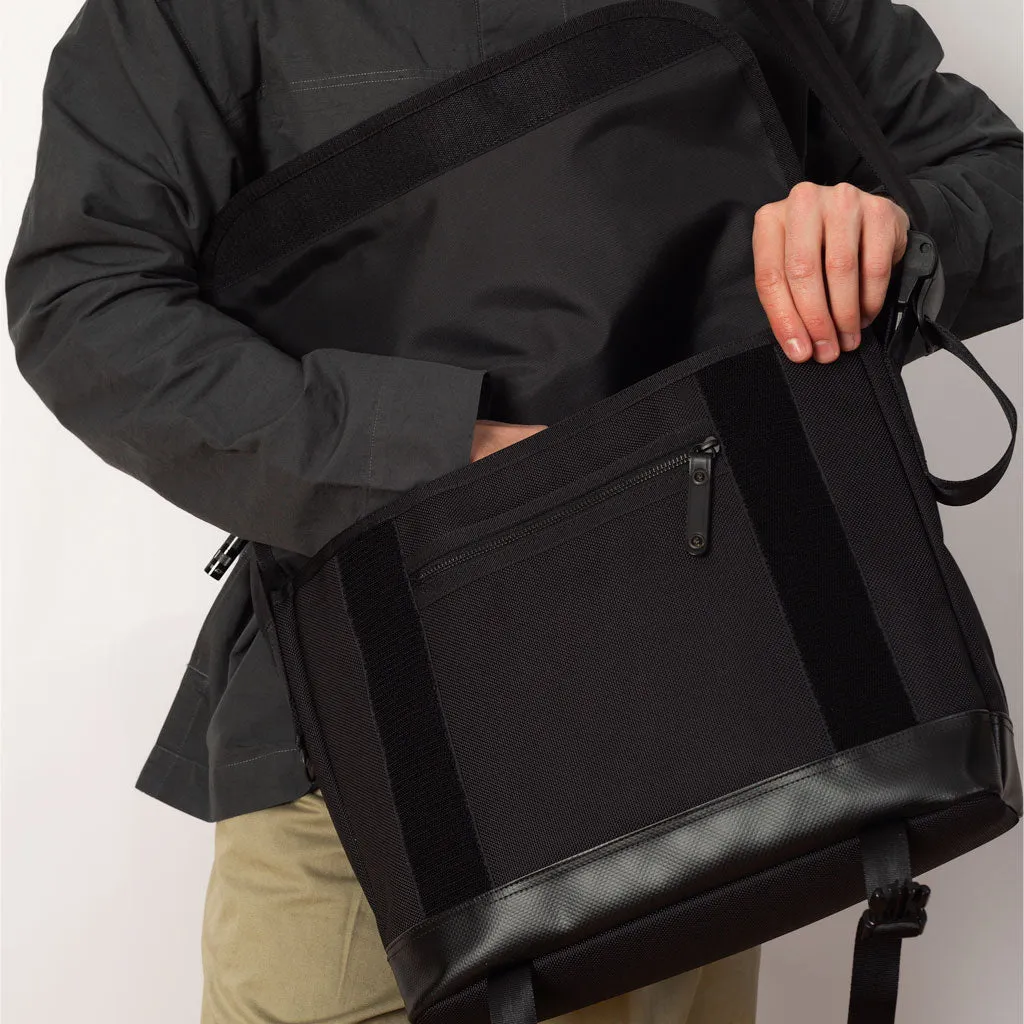 Heat Messenger Bag (L) - Black