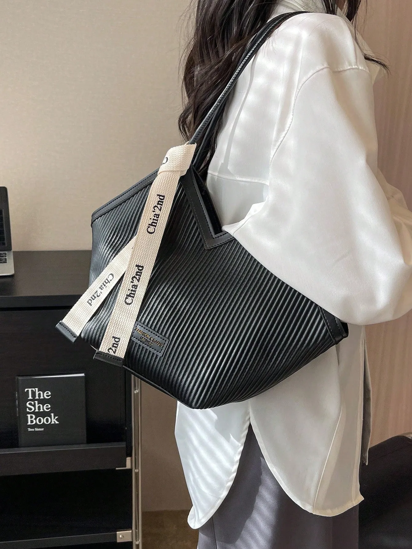 Large-Capacity Double-Handle Contrast Design Shoulder Tote Bag