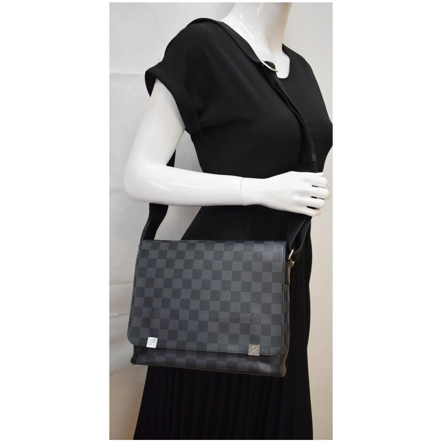 LOUIS VUITTON District PM Damier Graphite Messenger Bag Black