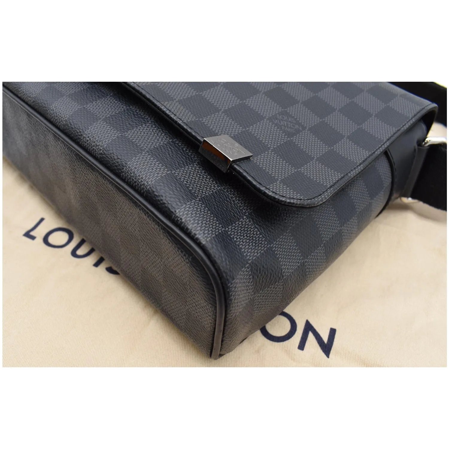 LOUIS VUITTON District PM Damier Graphite Messenger Bag Black