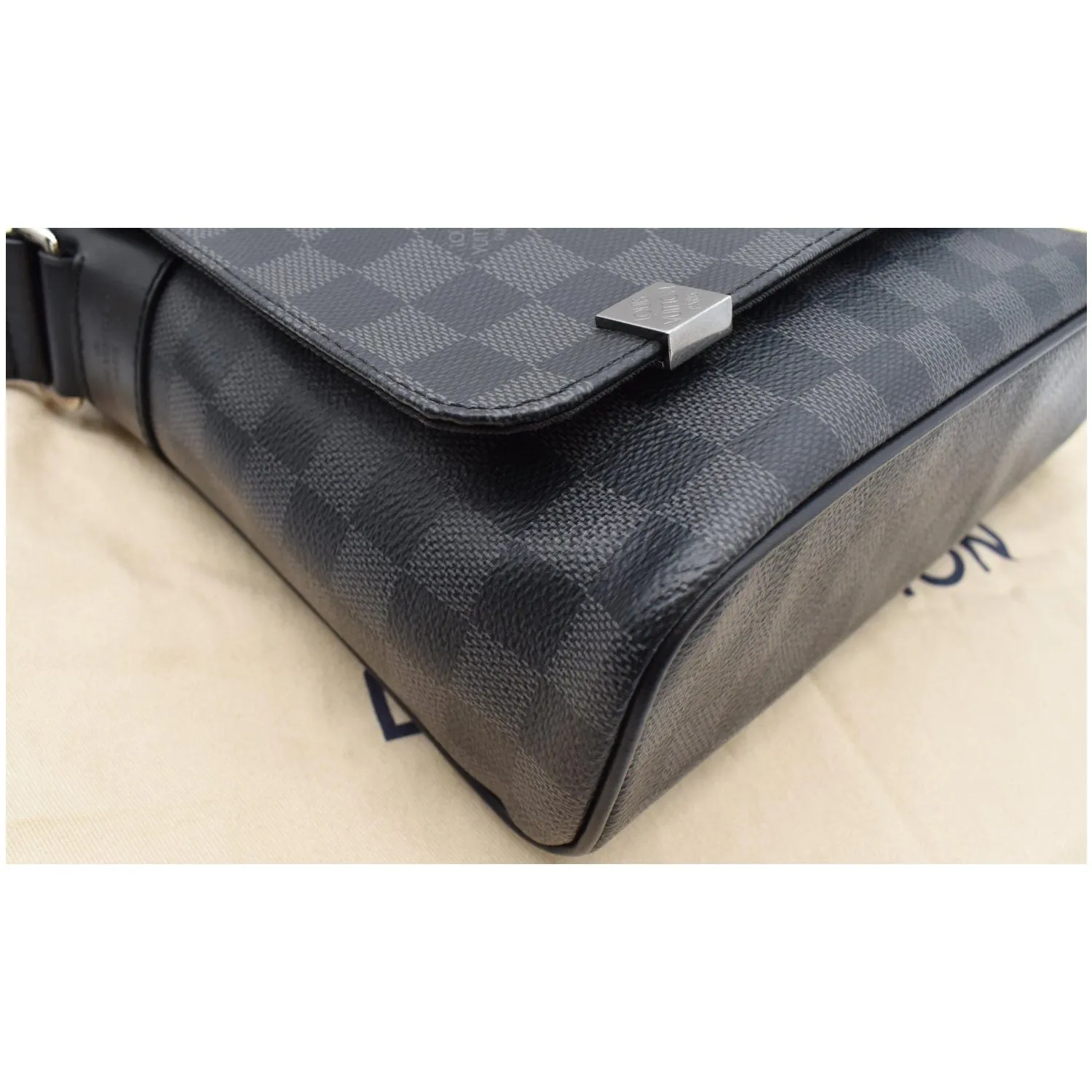 LOUIS VUITTON District PM Damier Graphite Messenger Bag Black