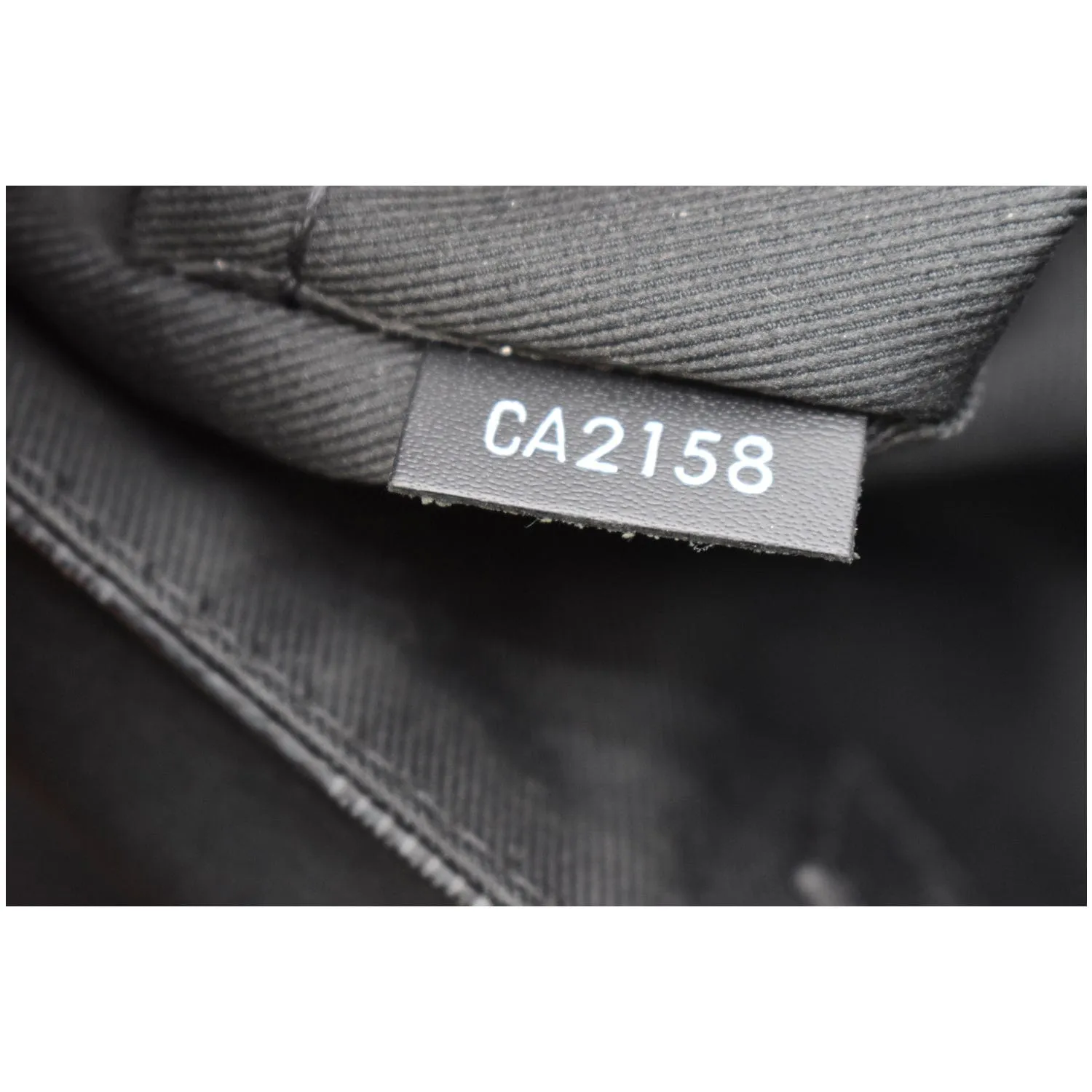 LOUIS VUITTON District PM Damier Graphite Messenger Bag Black