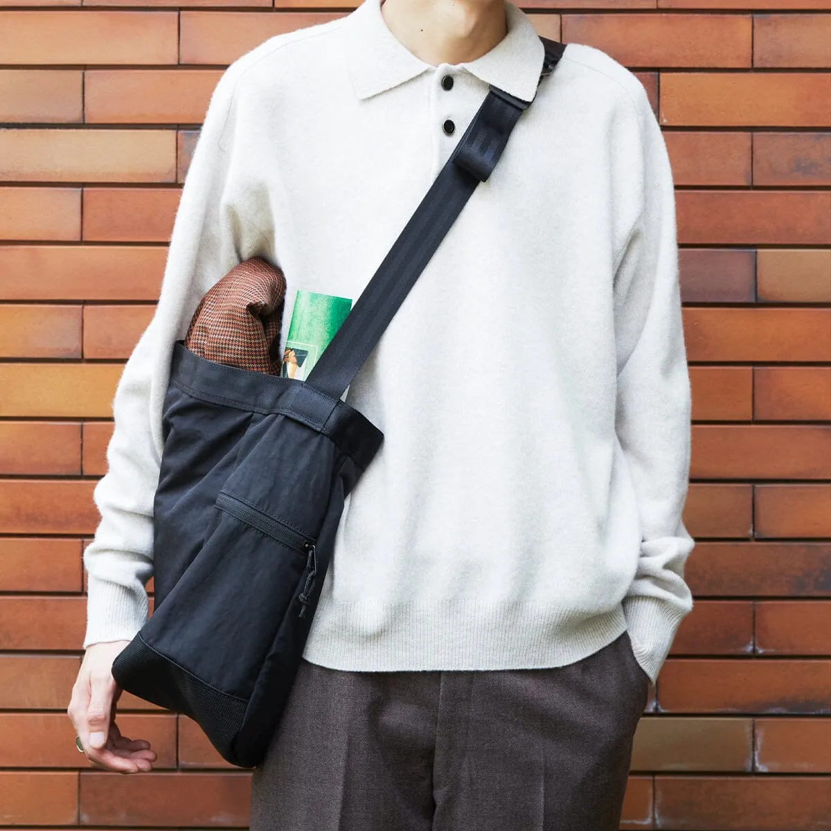 NEWSPAPER MESSENGER
