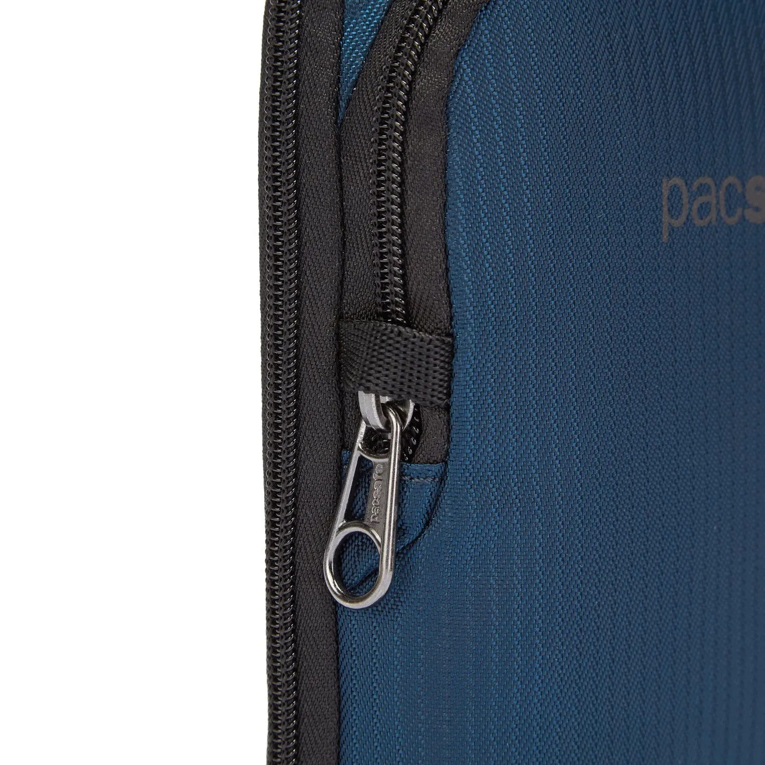 Pacsafe® Daysafe anti-theft tech crossbody